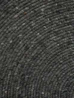 Woll-Teppich, Dark Grey -Einrichtungsgegenstände Geschäft Bjoerna HandwebTeppich Dunkelgrau DarkGrey 200rund lup
