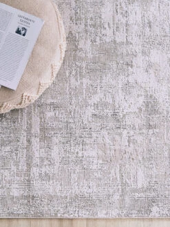 Vintage-Teppich, Mattsilber -Einrichtungsgegenstände Geschäft Cornhill DesignerTeppich hellgrau Mattsilber 160x230 lup2