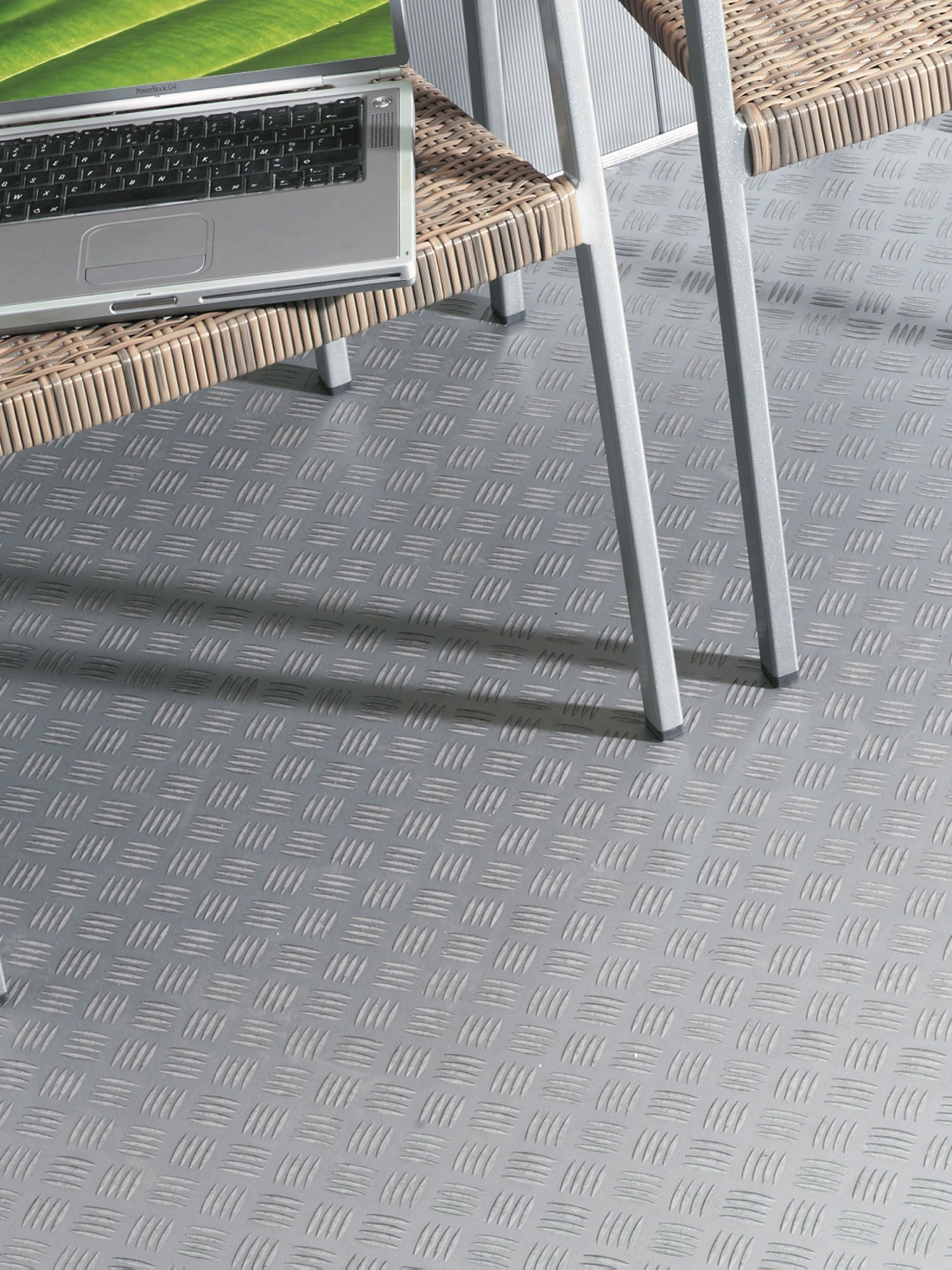 Vinyl-Rollenware, Alu 91 Vinyl-Rollenware, Alu 91 -Einrichtungsgegenstände Geschäft Dea CV Bodenbelag Alu 91 mil