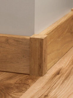 Verlegezubehör, Colorado Oak 3 Verlegezubehör, Colorado Oak -Einrichtungsgegenstände Geschäft Eckstab Zubehoer 22x60 mil 7