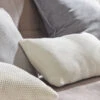 Strickkissen, Offwhite 1 Strickkissen, Offwhite -Einrichtungsgegenstände Geschäft Hygge Sofakissen weiss Offwhite 30x50 mil