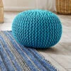Strick-Pouf, Türkis 1 Strick-Pouf, Türkis -Einrichtungsgegenstände Geschäft Kiruna Sitzpouf blau tuerkis rund mil