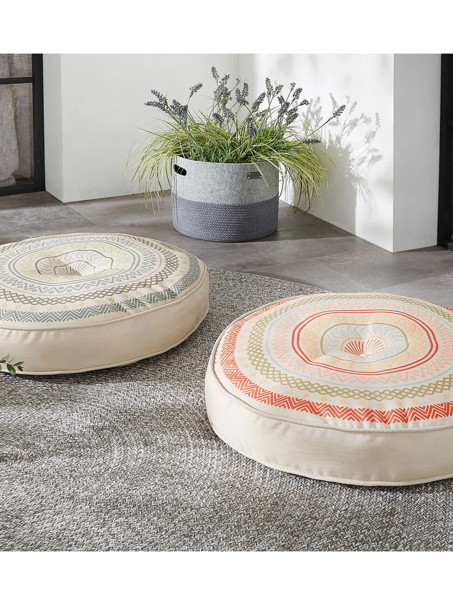 Outdoorkissen, Rosa Outdoorkissen, Rosa -Einrichtungsgegenstände Geschäft Leonora Bodenkissen Rosa Blau 60rund mil