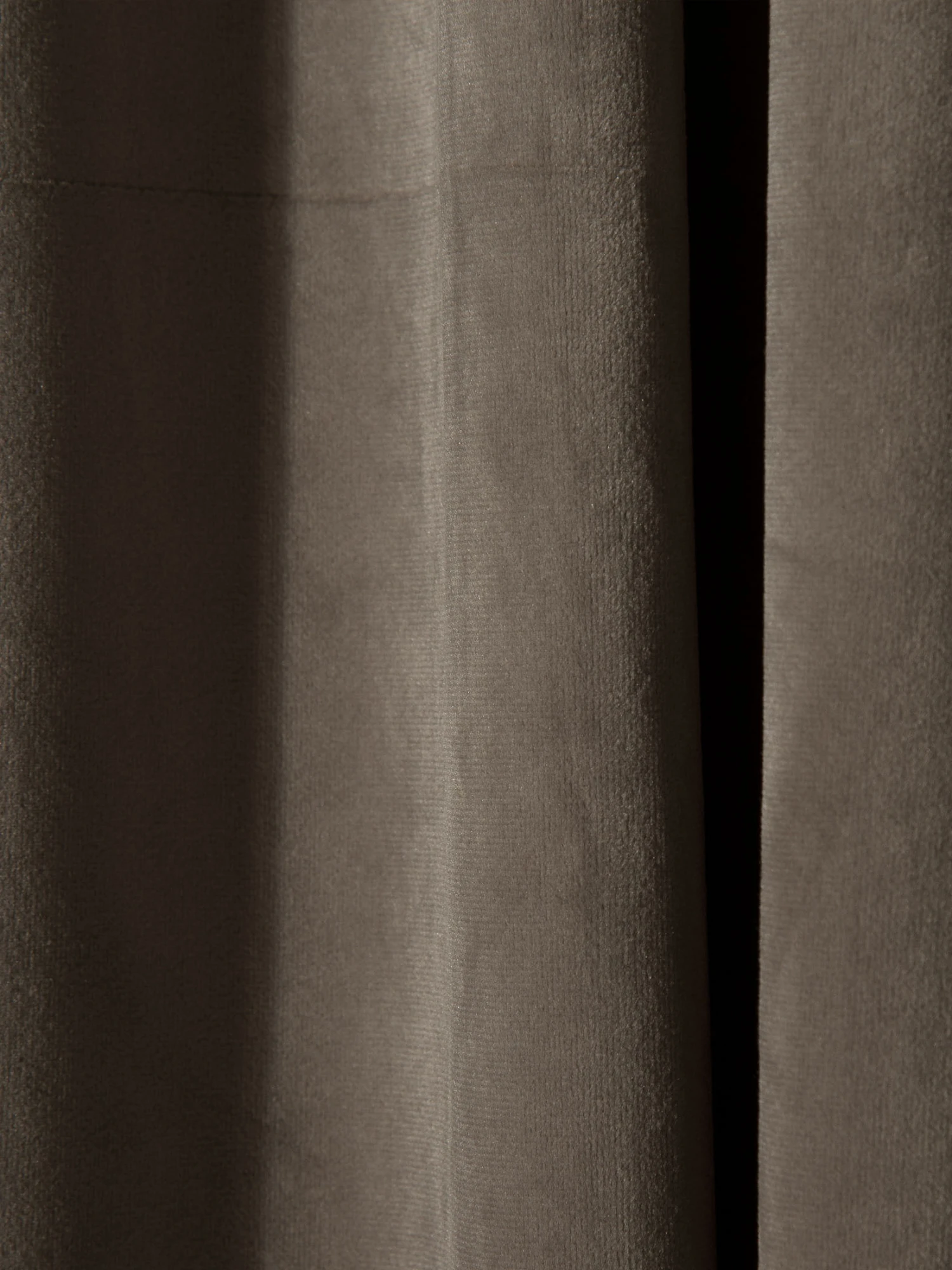 Vorhang mit Gardinenband, Taupe Vorhang Mit Gardinenband, Taupe -Einrichtungsgegenstände Geschäft Marilana Gardine verdeckteSchlaufe Grau Taupe 140x245 lup2