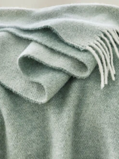 Wolldecke, Offwhite/Mint -Einrichtungsgegenstände Geschäft Runa Decke Gruen OffwhiteMint 140x200 lup2