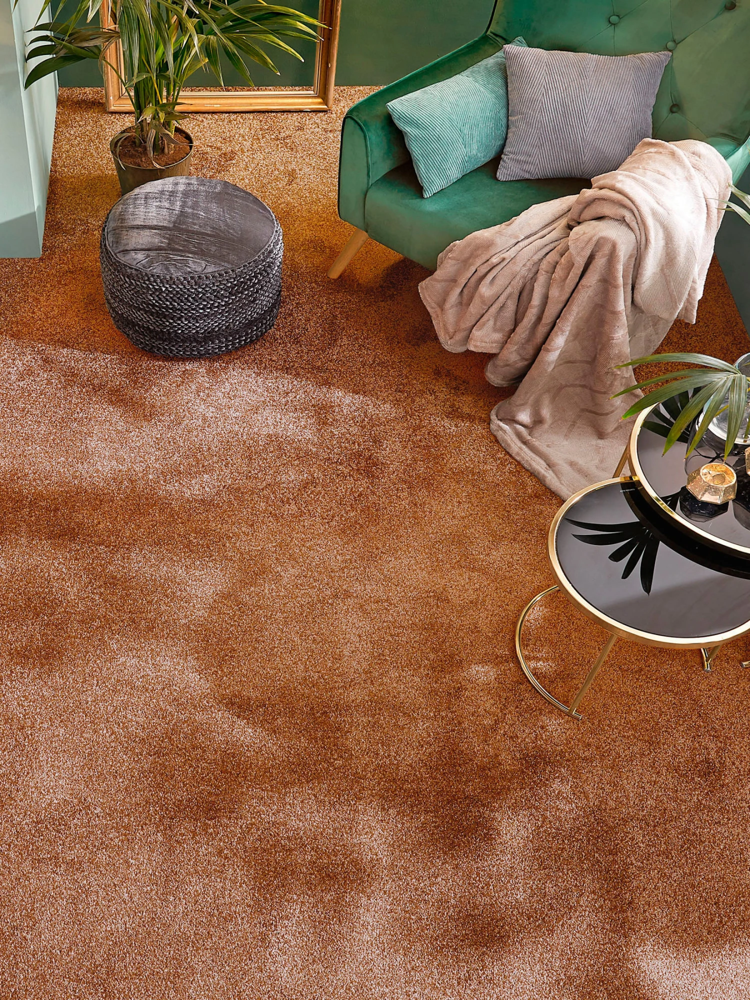 Velours-Teppichboden, Kupfer 82 Velours-Teppichboden, Kupfer 82 -Einrichtungsgegenstände Geschäft Symphonie VeloursTeppichboden Terra Kupfer82 mil