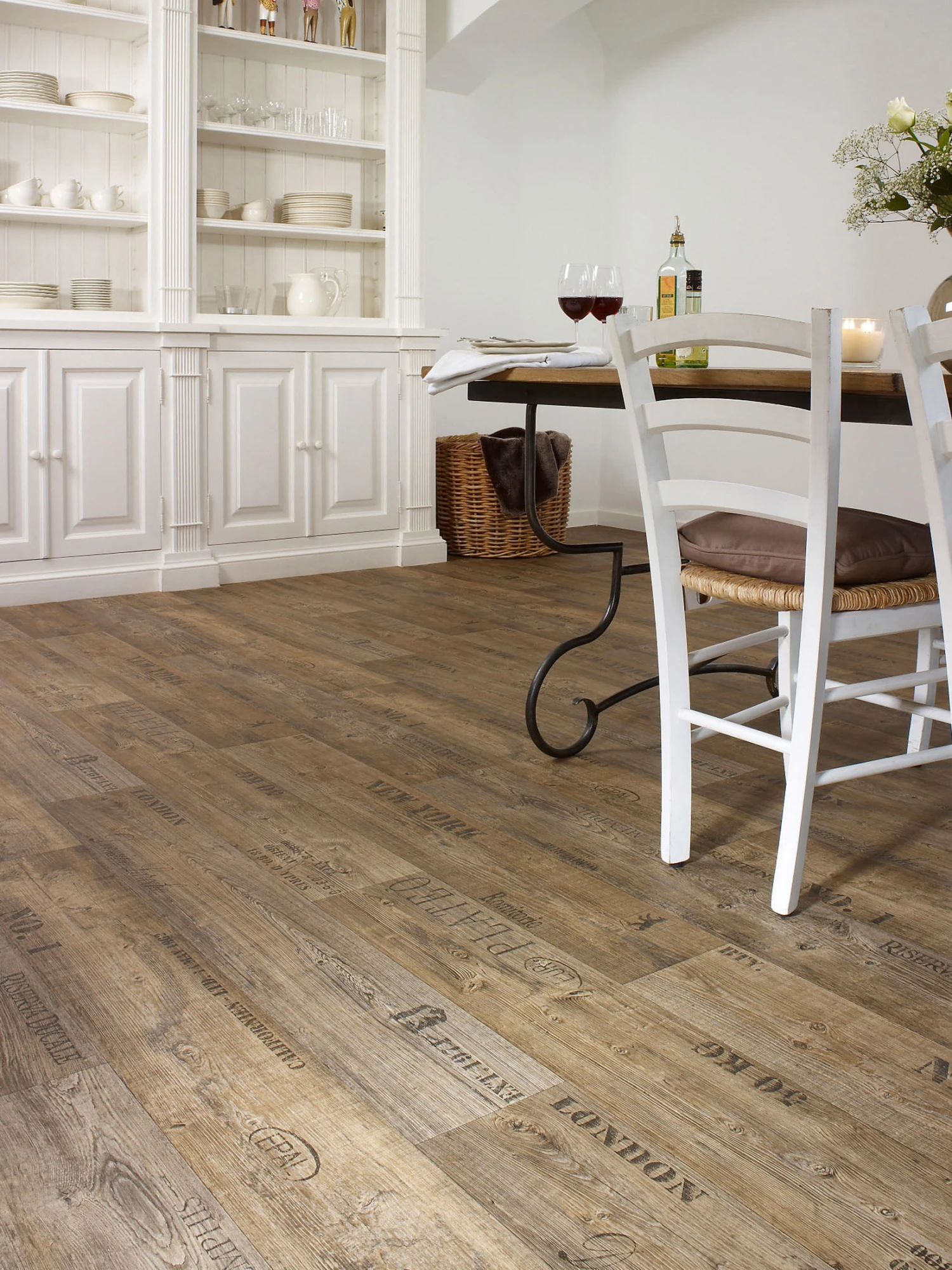 Vinyl-Rollenware, Eiche Dunkel Vinyl-Rollenware, Eiche Dunkel -Einrichtungsgegenstände Geschäft Vinechest CV Bodenbelag braun 549 mil